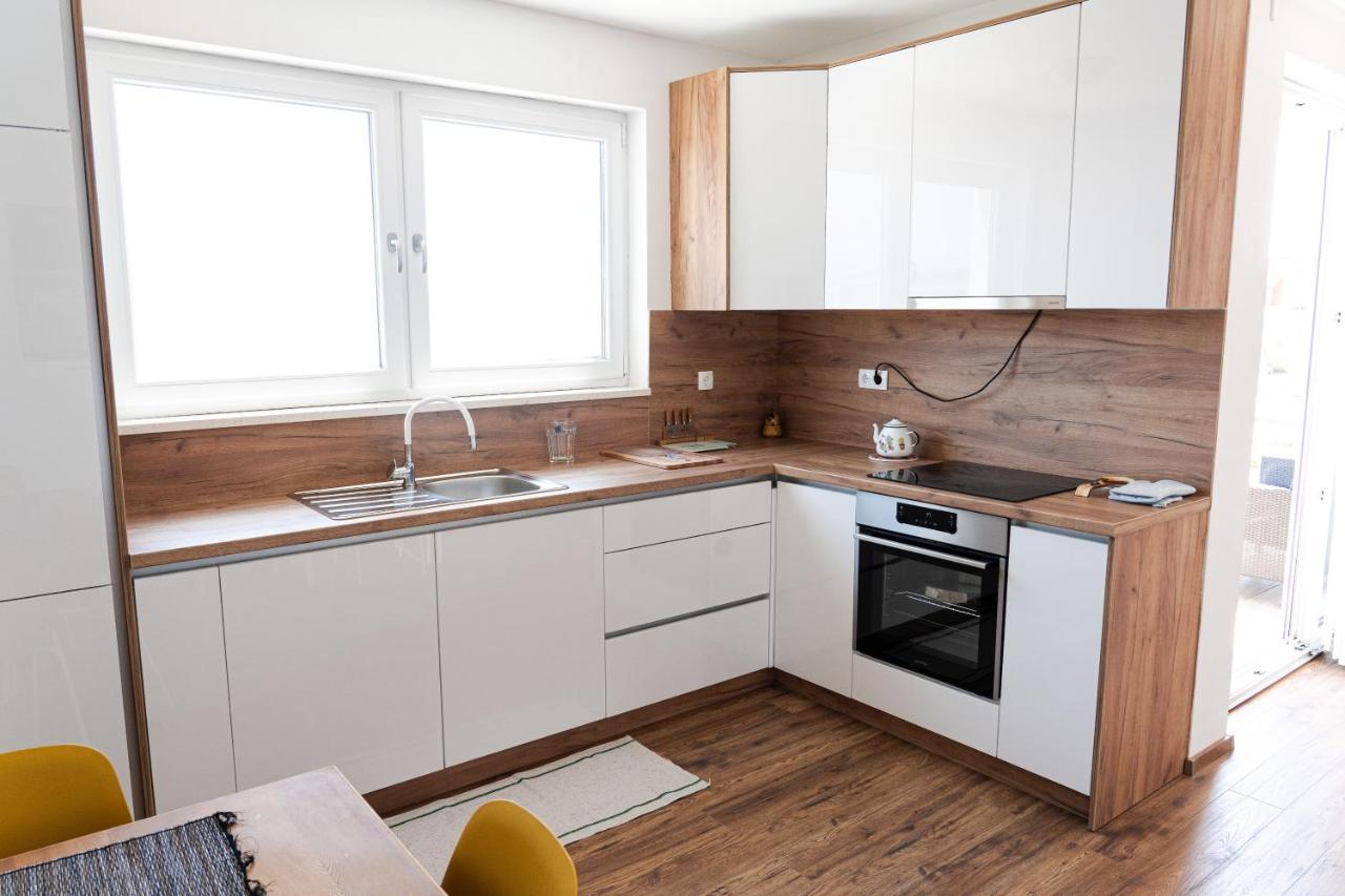 Station 22 - Brand New Apartment With A Terrace And Private Parking Vir Exterior foto