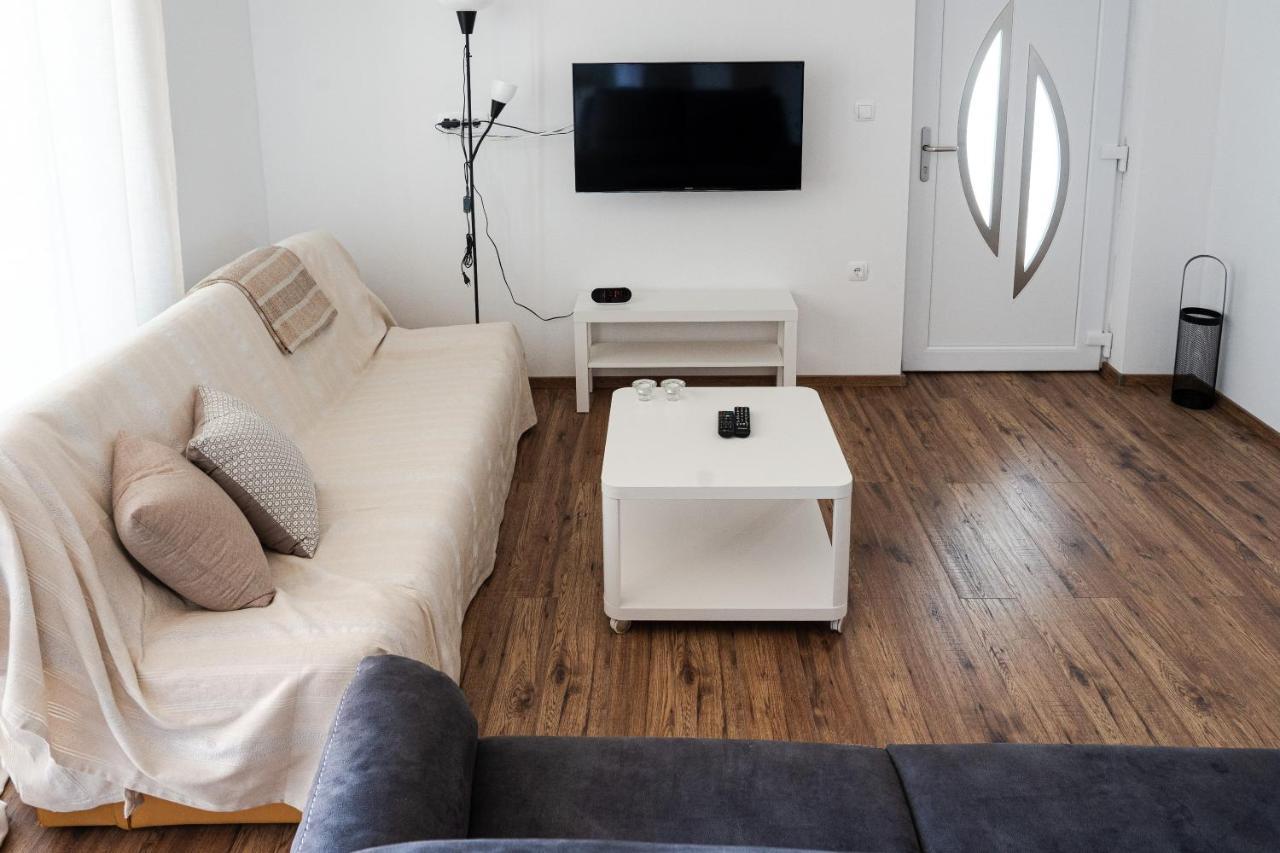 Station 22 - Brand New Apartment With A Terrace And Private Parking Vir Exterior foto